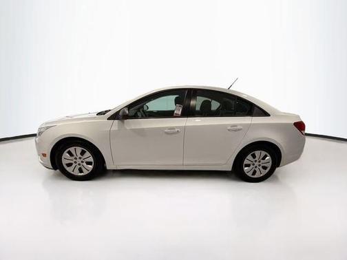 Summit White 2013 Chevrolet Cruze LS