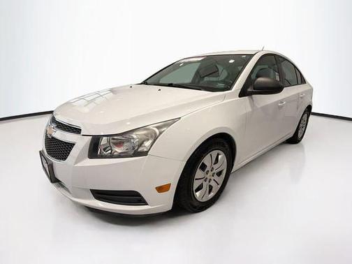 Summit White 2013 Chevrolet Cruze LS