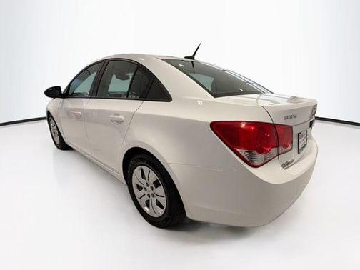 Summit White 2013 Chevrolet Cruze LS