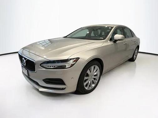 2018 Volvo S90 T6 Momentum