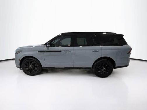 Gray Mist Metallic Tri-Coat 2025 Lincoln Navigator Reserve