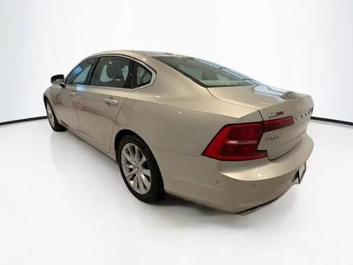 2018 Volvo S90 T6 Momentum