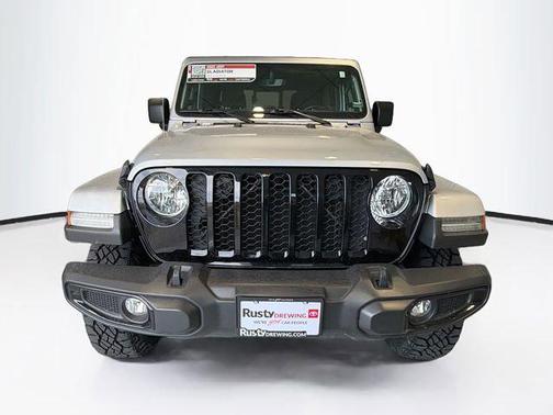 Silver Zynith Clearcoat 2022 Jeep Gladiator Willys 4x4