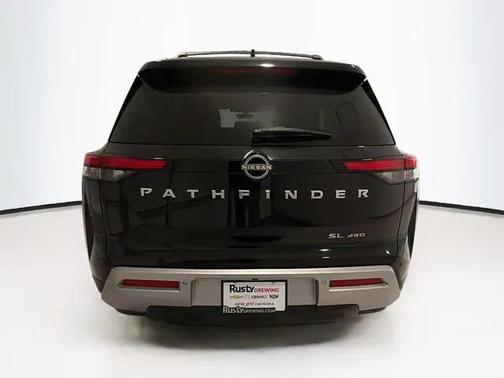2023 Nissan Pathfinder SL 4WD