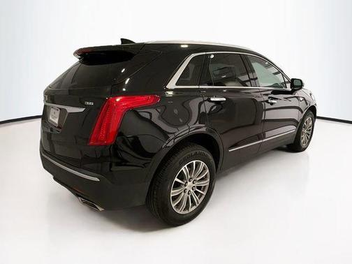 Stellar Black Metallic 2017 Cadillac XT5 Luxury