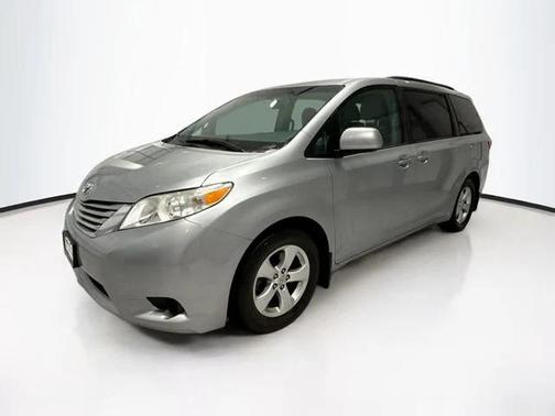 2017 Toyota Sienna LE