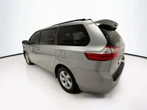 2017 Toyota Sienna LE