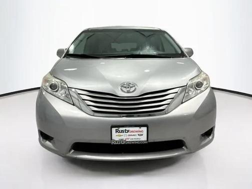 2017 Toyota Sienna LE