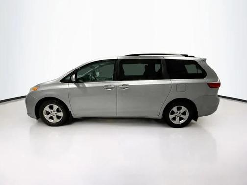 2017 Toyota Sienna LE