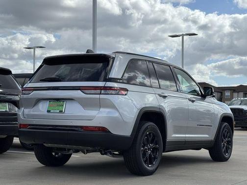2025 Jeep Grand Cherokee Laredo