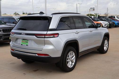 Silver Zynith 2026 Jeep Grand Cherokee Laredo X