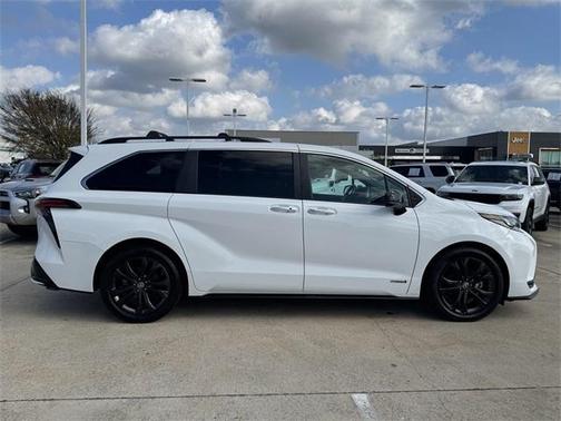 2021 Toyota Sienna XSE 7 Passenger