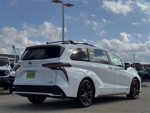 2021 Toyota Sienna XSE 7 Passenger