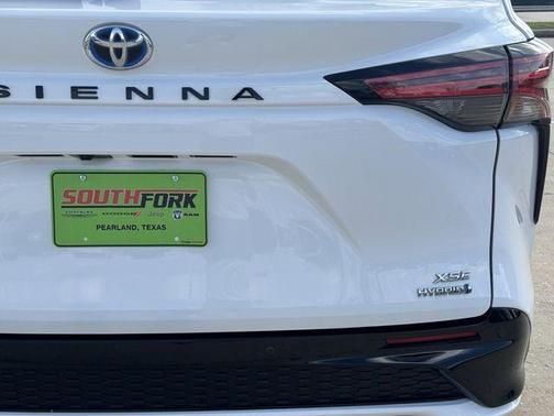 2021 Toyota Sienna XSE 7 Passenger