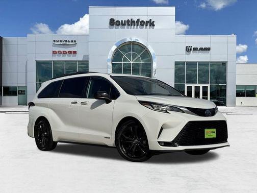 2021 Toyota Sienna XSE 7 Passenger