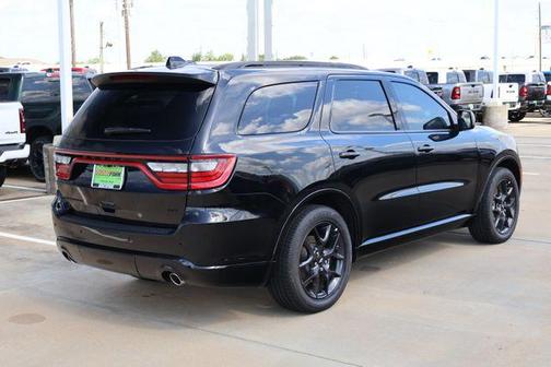 DB Black Crystal Clearcoat 2026 Dodge Durango GT HEMI V8