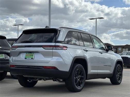 2025 Jeep Grand Cherokee Laredo