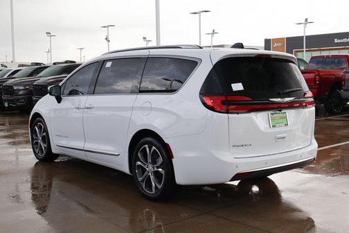 Bright White Clearcoat 2026 Chrysler Pacifica Pinnacle
