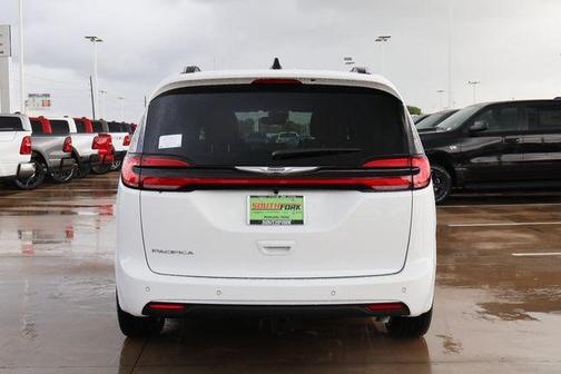 Bright White Clearcoat 2026 Chrysler Pacifica Pinnacle