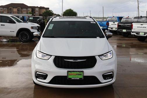 Bright White Clearcoat 2026 Chrysler Pacifica Pinnacle