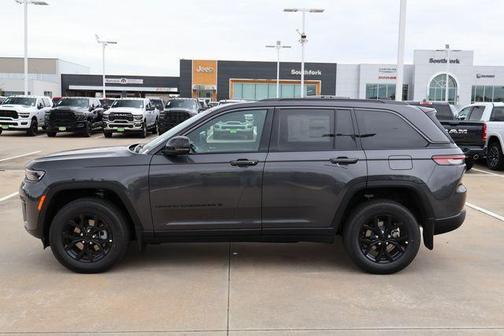 2026 Jeep Grand Cherokee Laredo