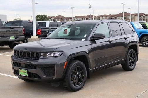 2026 Jeep Grand Cherokee Laredo