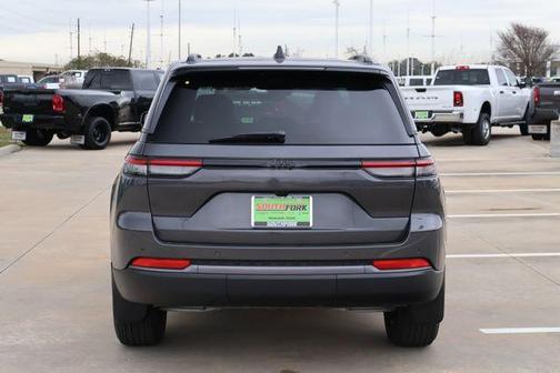 2026 Jeep Grand Cherokee Laredo