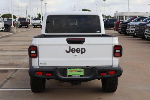Bright White Clearcoat 2026 Jeep Gladiator Rubicon