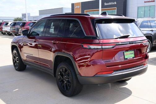 Velvet Red Pearlcoat 2026 Jeep Grand Cherokee Laredo