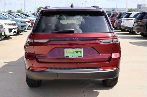 Velvet Red Pearlcoat 2026 Jeep Grand Cherokee Laredo