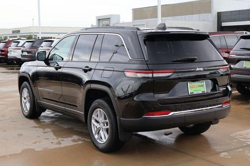 Diamond Black 2026 Jeep Grand Cherokee Laredo
