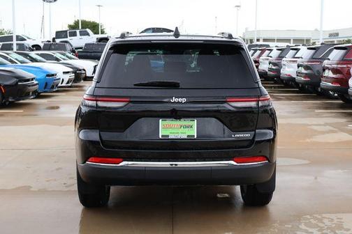 Diamond Black 2026 Jeep Grand Cherokee Laredo