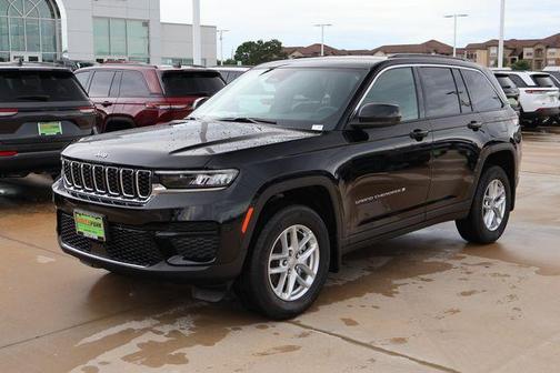 Diamond Black 2026 Jeep Grand Cherokee Laredo