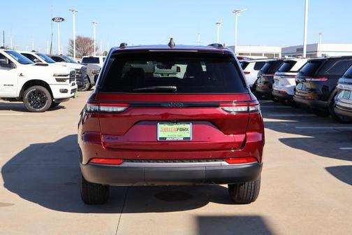 2026 Jeep Grand Cherokee Laredo