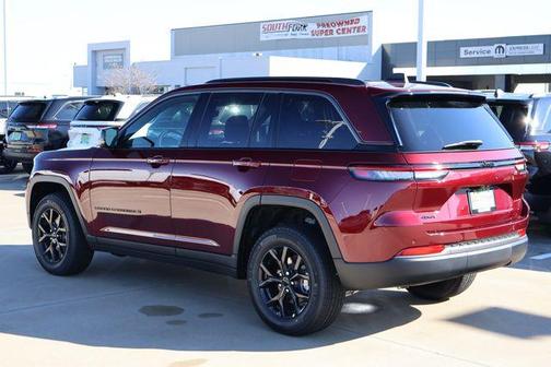 2026 Jeep Grand Cherokee Laredo