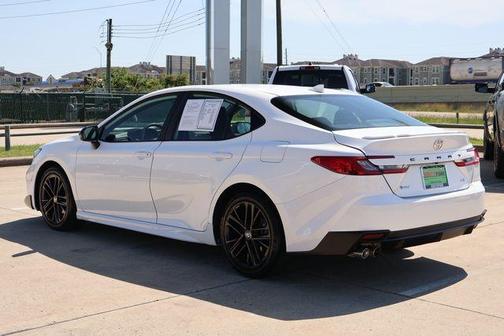 Ice 2025 Toyota Camry SE