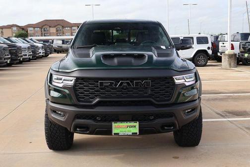 Serrano Red 2026 RAM 1500 RHO