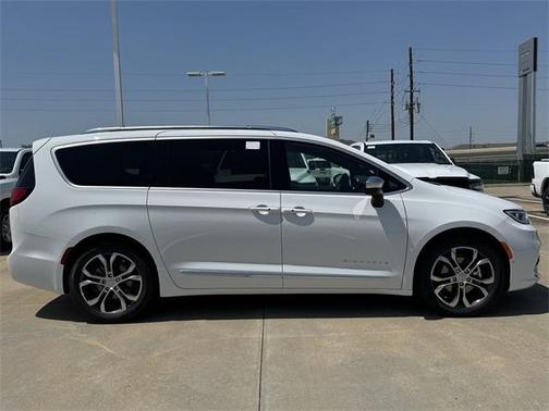2026 Chrysler Pacifica Pinnacle