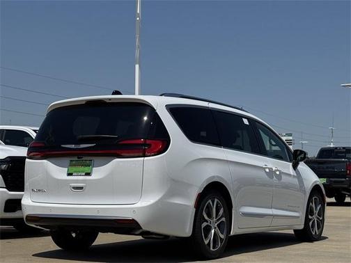 2026 Chrysler Pacifica Pinnacle