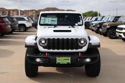 Bright White Clearcoat 2026 Jeep Gladiator Mojave