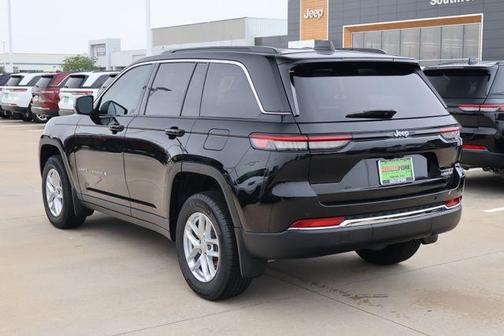 Diamond Black 2026 Jeep Grand Cherokee Laredo