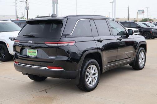 Diamond Black 2026 Jeep Grand Cherokee Laredo