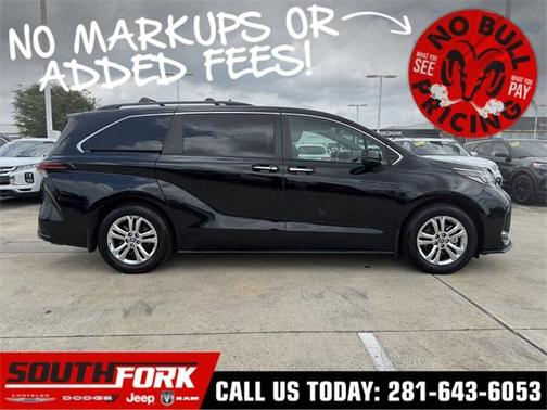 2022 Toyota Sienna XSE 7 Passenger