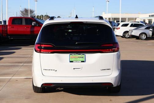 2026 Chrysler Pacifica Limited
