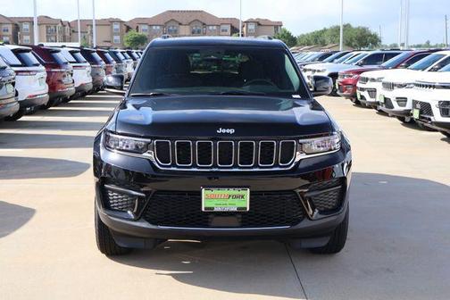 Diamond Black 2026 Jeep Grand Cherokee Laredo X