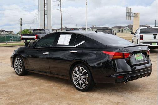 Black 2023 Nissan Altima 2.5 SL
