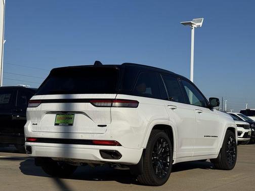 2025 Jeep Grand Cherokee Summit