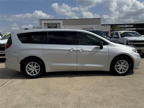 2024 Chrysler Pacifica Touring-L