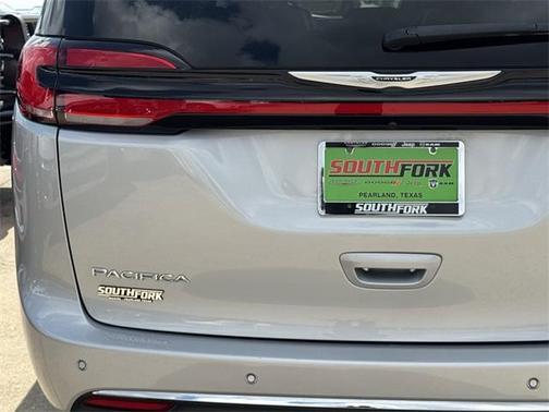 2024 Chrysler Pacifica Touring-L