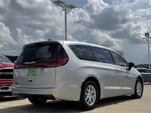 2024 Chrysler Pacifica Touring-L